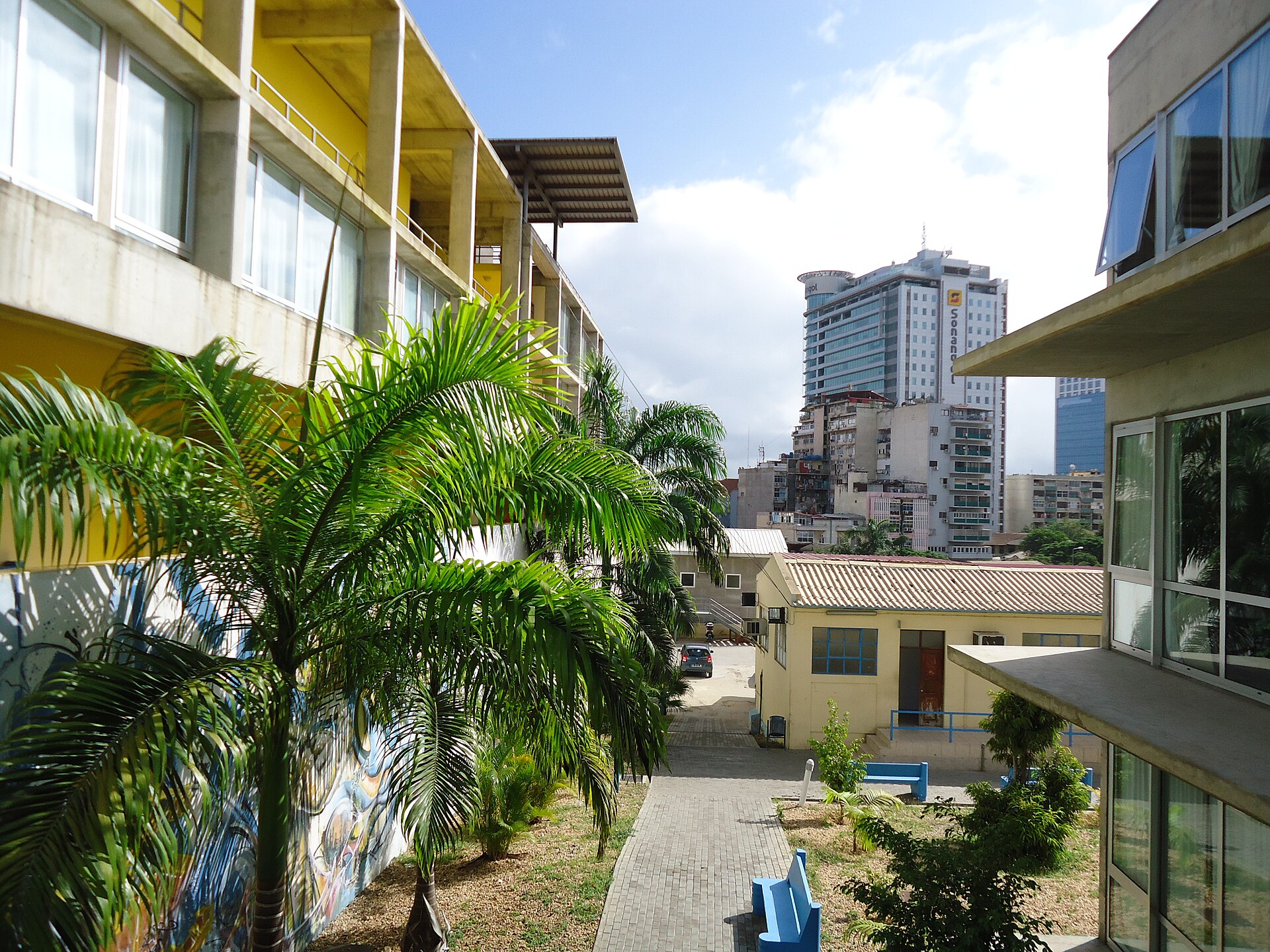 Universidade Lusíada de Angola