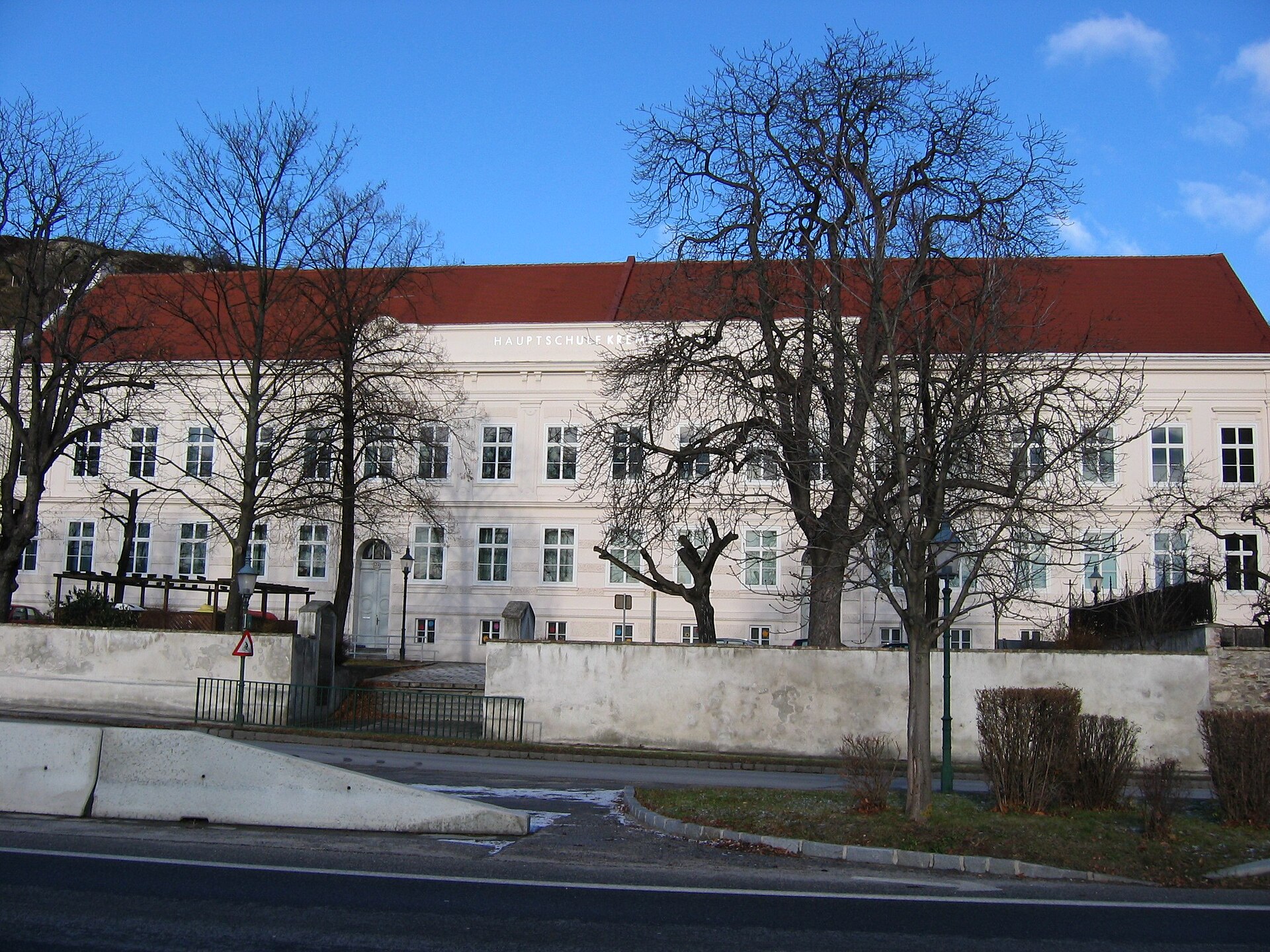 Danube Private University