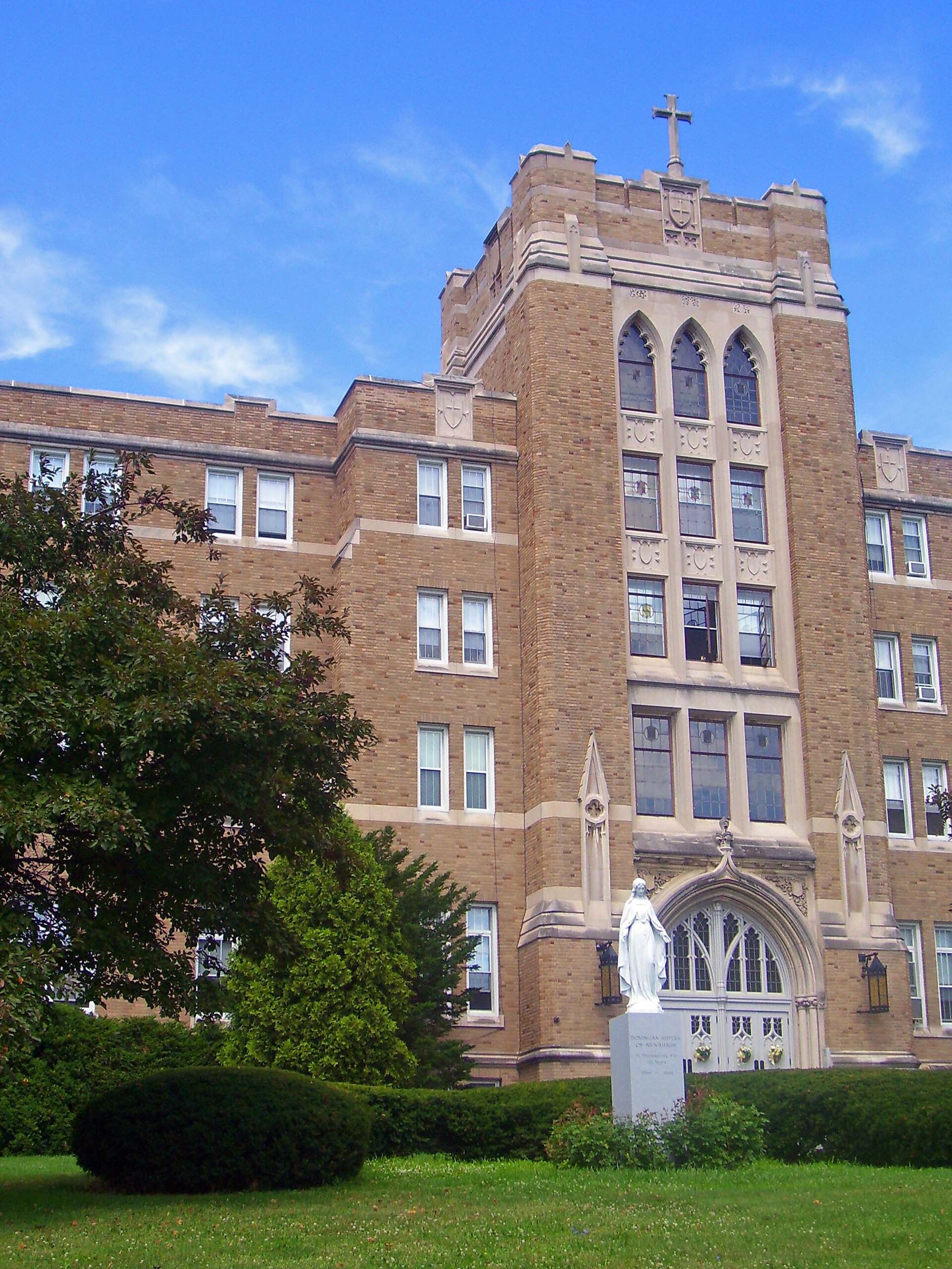 Mount Saint Mary College