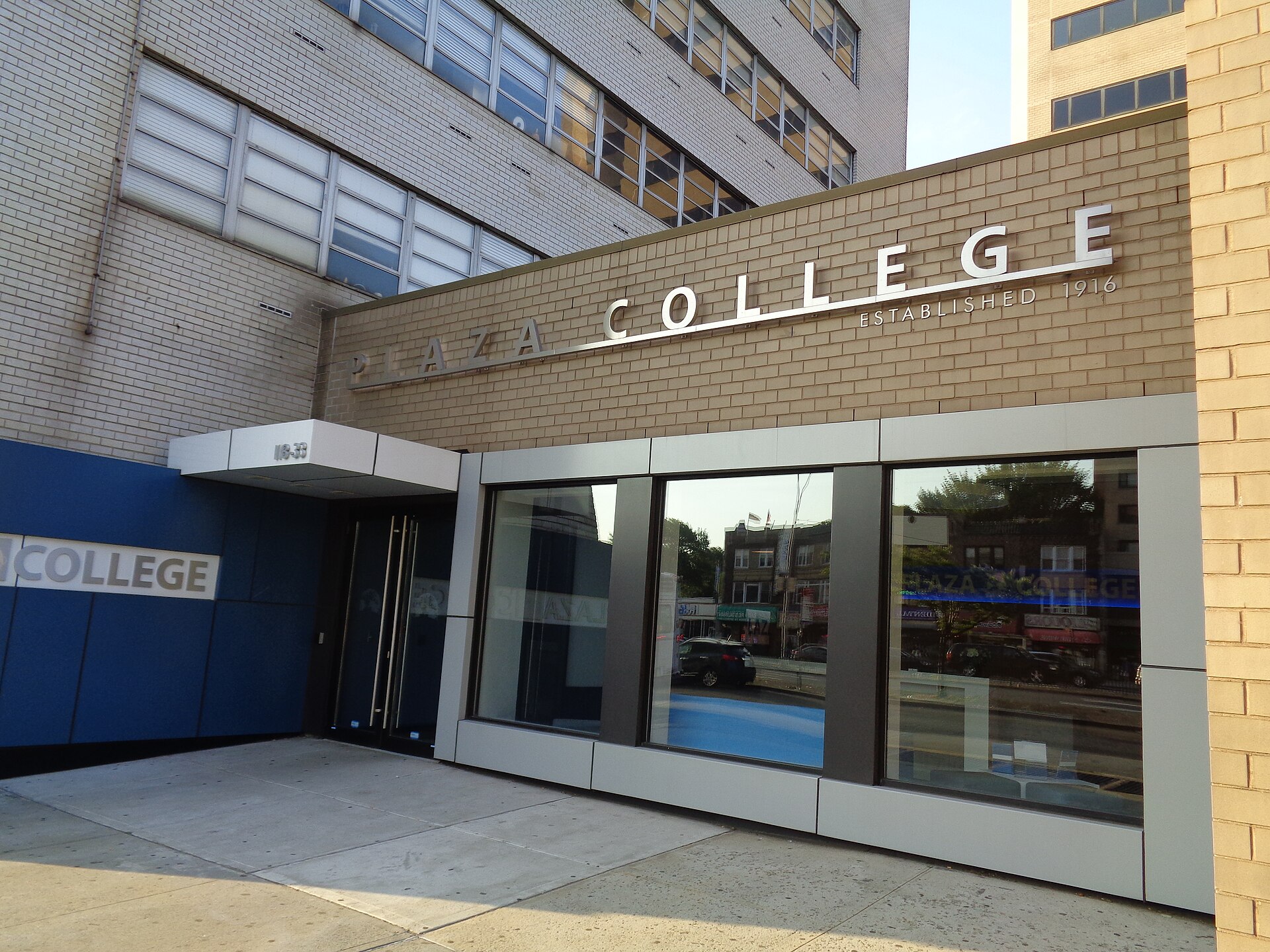Plaza College