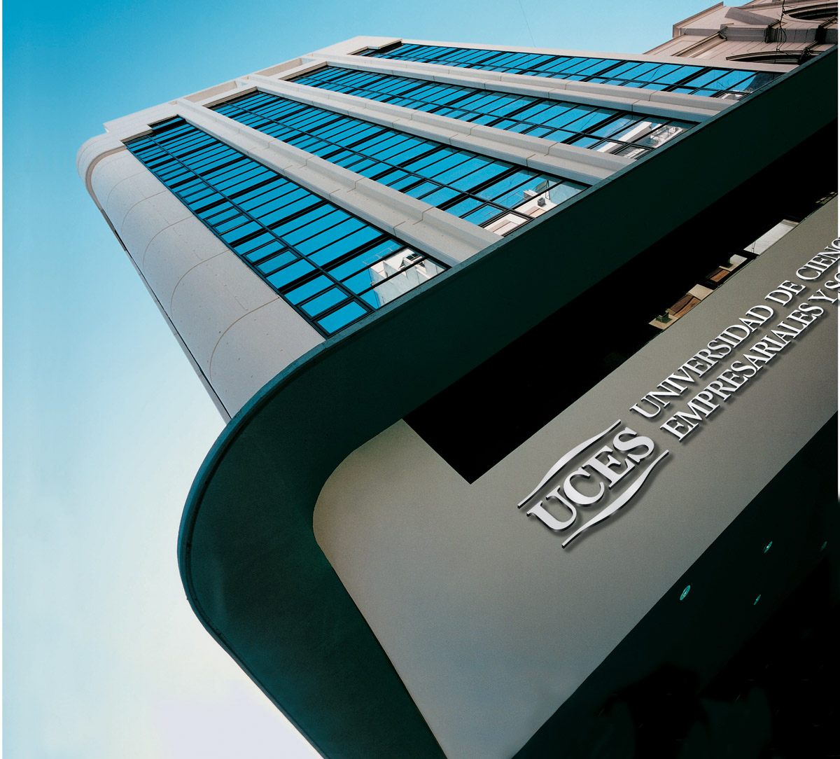 Universidad de Ciencias Empresariales
